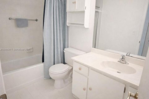 Condo in Lauderhill, Florida, 2 bedrooms  № 2065223 - photo 11