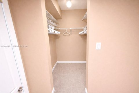 Condo in Lauderhill, Florida, 2 bedrooms  № 2065223 - photo 9