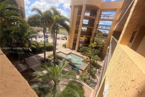 Condo in Lauderhill, Florida, 2 bedrooms  № 2065223 - photo 2