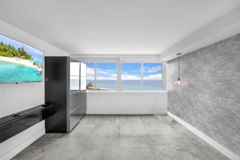 Купить кондоминиум в Майами-Бич, Флорида 2 спальни, 135.17м2, № 1931711 - фото 12