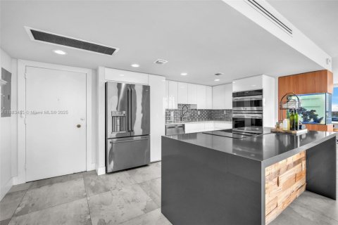 Купить кондоминиум в Майами-Бич, Флорида 2 спальни, 135.17м2, № 1931711 - фото 3