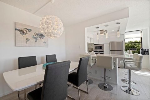 Condominio en alquiler en Saint Petersburg, Florida, 2 dormitorios, 95.69 m2 № 1876896 - foto 12