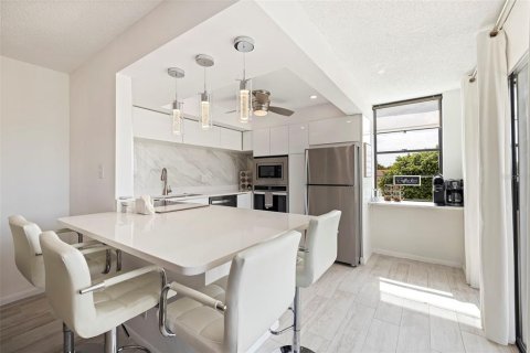 Condominio en alquiler en Saint Petersburg, Florida, 2 dormitorios, 95.69 m2 № 1876896 - foto 15