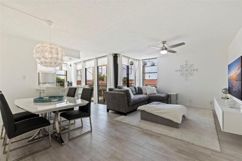 Condominio en alquiler en Saint Petersburg, Florida, 2 dormitorios, 95.69 m2 № 1876896 - foto 10