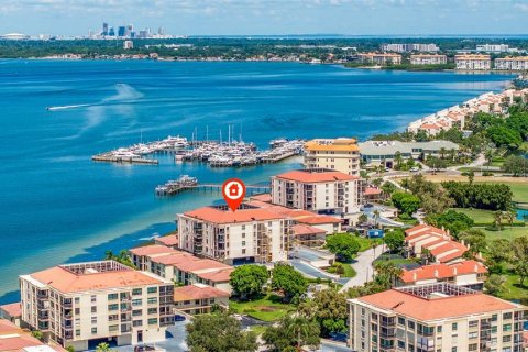 Condominio en alquiler en Saint Petersburg, Florida, 2 dormitorios, 95.69 m2 № 1876896 - foto 1