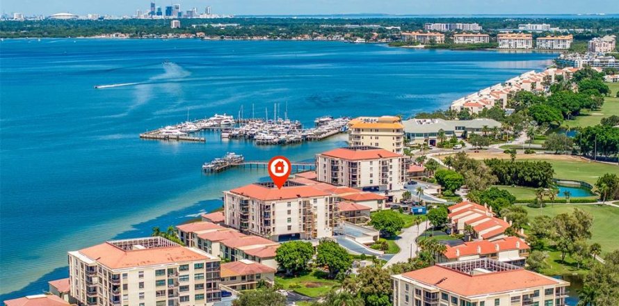 Condominio en Saint Petersburg, Florida, 2 dormitorios № 1876896