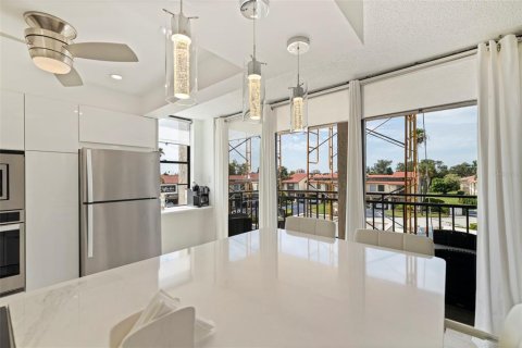 Condominio en alquiler en Saint Petersburg, Florida, 2 dormitorios, 95.69 m2 № 1876896 - foto 14