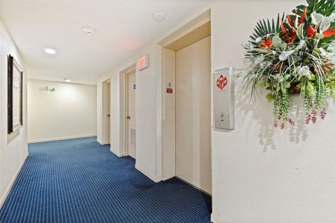 Condominio en alquiler en Saint Petersburg, Florida, 2 dormitorios, 95.69 m2 № 1876896 - foto 4