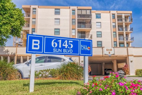 Condominio en alquiler en Saint Petersburg, Florida, 2 dormitorios, 95.69 m2 № 1876896 - foto 2