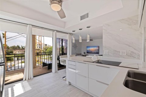 Condominio en alquiler en Saint Petersburg, Florida, 2 dormitorios, 95.69 m2 № 1876896 - foto 18