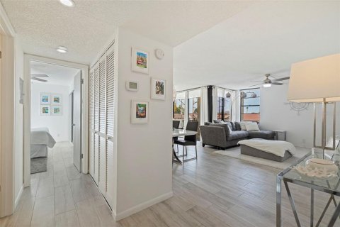 Condominio en alquiler en Saint Petersburg, Florida, 2 dormitorios, 95.69 m2 № 1876896 - foto 6