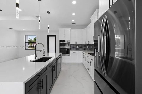 Villa ou maison à vendre à Cape Coral, Floride: 3 chambres № 2431388 - photo 8
