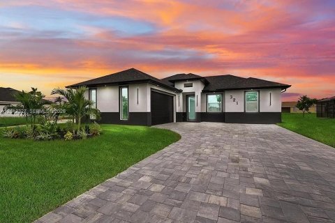 Villa ou maison à Cape Coral, Floride 3 chambres № 2431388