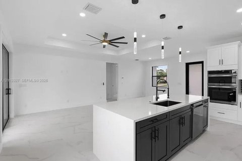 Villa ou maison à vendre à Cape Coral, Floride: 3 chambres № 2431388 - photo 14
