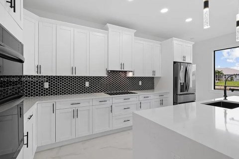 Villa ou maison à vendre à Cape Coral, Floride: 3 chambres № 2431388 - photo 13