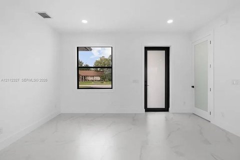 Villa ou maison à vendre à Cape Coral, Floride: 3 chambres № 2431388 - photo 6