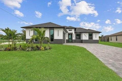 Villa ou maison à vendre à Cape Coral, Floride: 3 chambres № 2431388 - photo 2