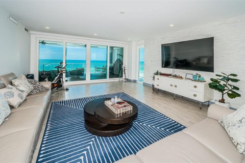 Condo in Indian Shores, Florida, 4 bedrooms  № 1870426 - photo 9