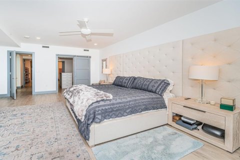 Condo in Indian Shores, Florida, 4 bedrooms  № 1870426 - photo 25