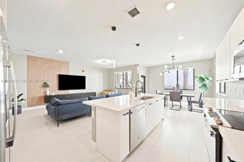 Купить кондоминиум в Дорал, Флорида 3 спальни, 139.91м2, № 2178741 - фото 9