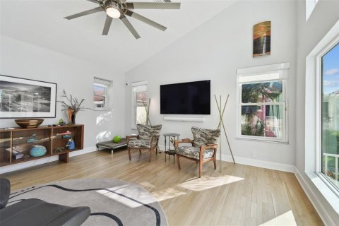House in Saint Petersburg, Florida 3 bedrooms, 185.8 sq.m. № 1527399 - photo 20