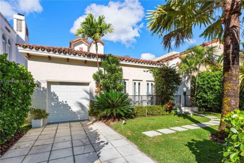 Villa ou maison à vendre à Coral Gables, Floride: 3 chambres, 229.65 m2 № 2189463 - photo 2
