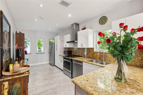 Villa ou maison à vendre à Coral Gables, Floride: 3 chambres, 229.65 m2 № 2189463 - photo 11