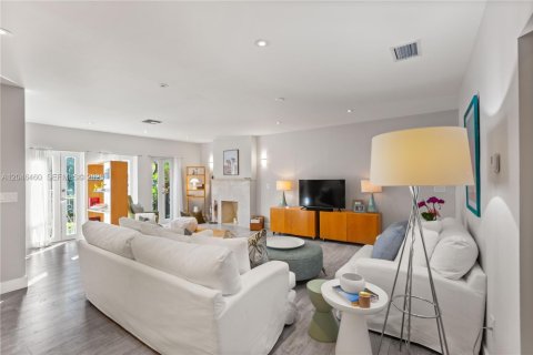 Villa ou maison à vendre à Coral Gables, Floride: 3 chambres, 229.65 m2 № 2189463 - photo 16