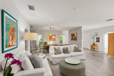 Villa ou maison à vendre à Coral Gables, Floride: 3 chambres, 229.65 m2 № 2189463 - photo 18