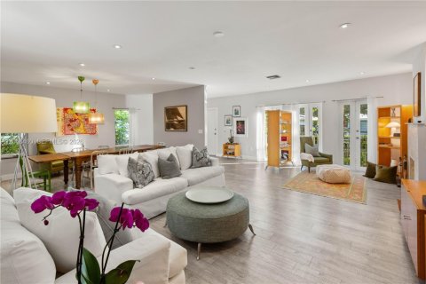 Villa ou maison à vendre à Coral Gables, Floride: 3 chambres, 229.65 m2 № 2189463 - photo 19