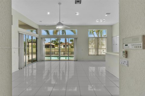 House in Boca Raton, Florida 4 bedrooms, 257.99 sq.m. № 1967423 - photo 4