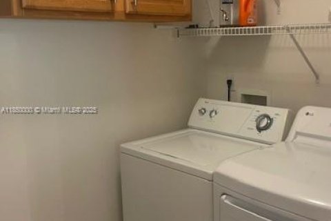 Condo in Coral Springs, Florida, 2 bedrooms  № 1854853 - photo 13