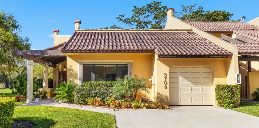 Adosado en Doral, Florida 3 dormitorios, 141.58 m2 № 1950904