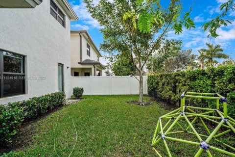 Casa en venta en Miramar, Florida, 5 dormitorios, 314.1 m2 № 2084177 - foto 5