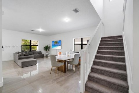 Casa en venta en Miramar, Florida, 5 dormitorios, 314.1 m2 № 2084177 - foto 9