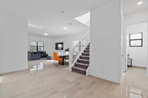 Casa en venta en Miramar, Florida, 5 dormitorios, 314.1 m2 № 2084177 - foto 8