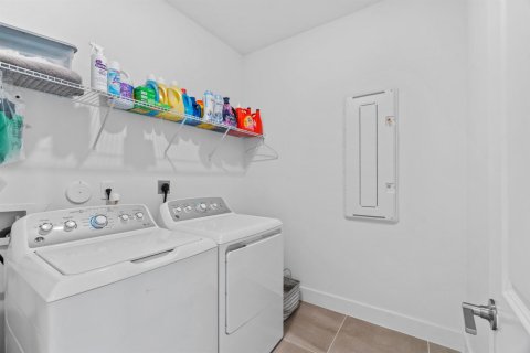 Casa en venta en Miramar, Florida, 5 dormitorios, 314.1 m2 № 2084177 - foto 22