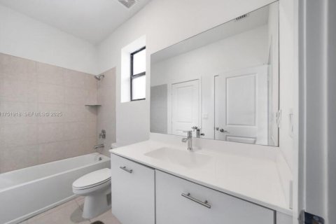 Casa en venta en Miramar, Florida, 5 dormitorios, 314.1 m2 № 2084177 - foto 20