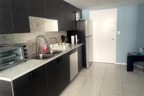 Copropriété à louer à Miami, Floride: 1 chambre, 79.99 m2 № 2001398 - photo 2