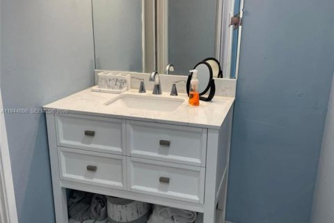 Copropriété à louer à Miami, Floride: 1 chambre, 79.99 m2 № 2001398 - photo 4