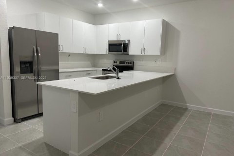 Touwnhouse à louer à Homestead, Floride: 3 chambres, 136.01 m2 № 1996610 - photo 4