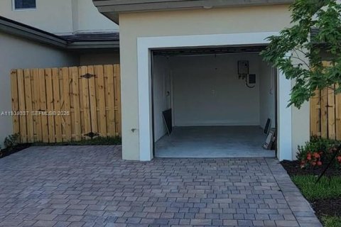 Touwnhouse à louer à Homestead, Floride: 3 chambres, 136.01 m2 № 1996610 - photo 3