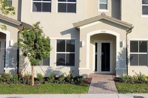 Touwnhouse à louer à Homestead, Floride: 3 chambres, 136.01 m2 № 1996610 - photo 2