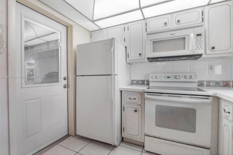 Condo in Hollywood, Florida, 2 bedrooms  № 1764095 - photo 7