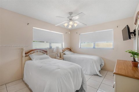 Condo in Hollywood, Florida, 2 bedrooms  № 1764095 - photo 15