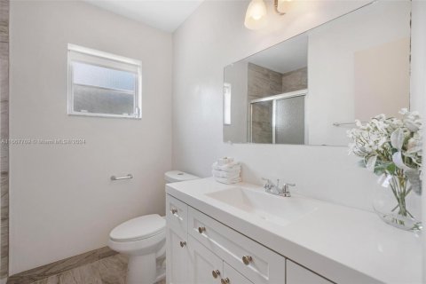 Condo in Hollywood, Florida, 2 bedrooms  № 1764095 - photo 13