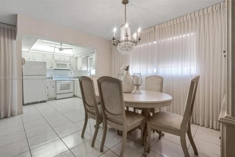 Condo in Hollywood, Florida, 2 bedrooms  № 1764095 - photo 9