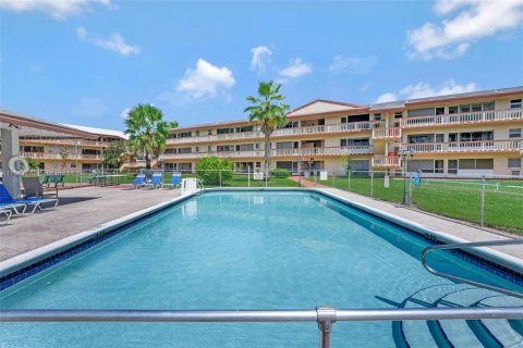 Condo in Hollywood, Florida, 2 bedrooms  № 1764095 - photo 25