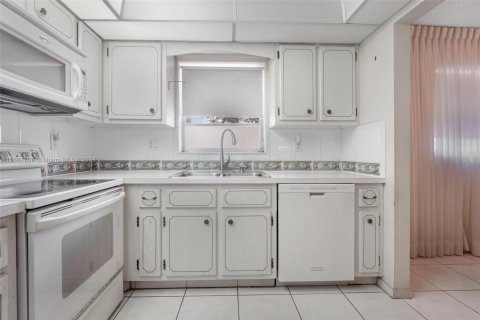 Condo in Hollywood, Florida, 2 bedrooms  № 1764095 - photo 8
