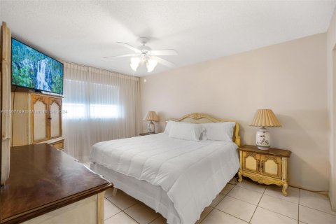 Condo in Hollywood, Florida, 2 bedrooms  № 1764095 - photo 18